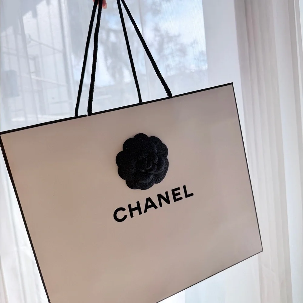 Chanel 2025 Holiday Gift Set with Gift Box - Picture 12 of 12